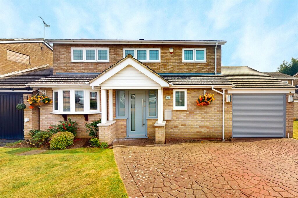 Four Bedroom Extended Link Detached House With Driveway And Garage