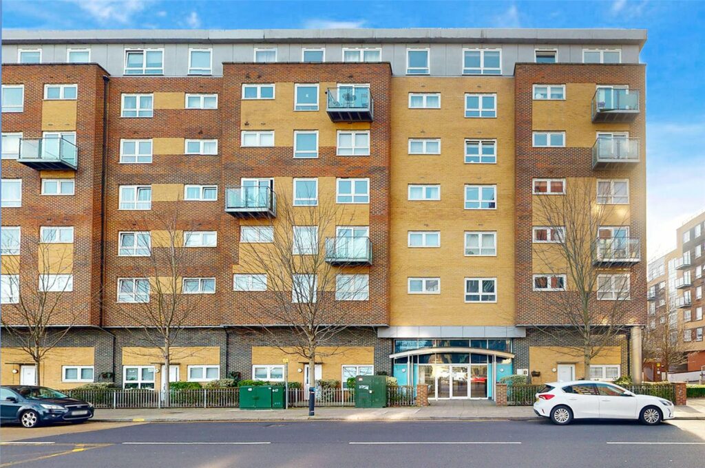 Two bedroom third floor apartment with en suite and parking