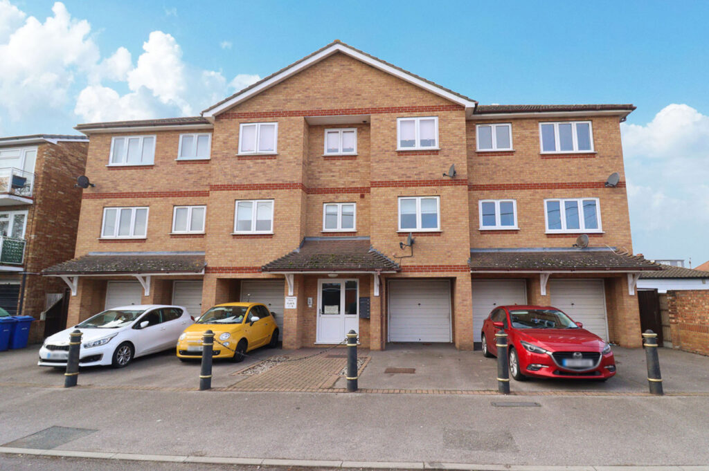 Hassenbrook Road, Stanford-le-Hope, Essex, SS17 0SA