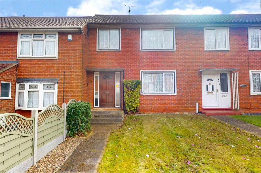 Three bedroom terraced house with garage