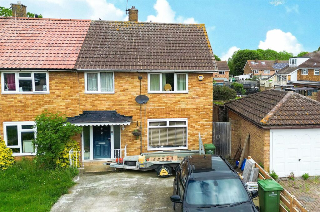 Three bedroom end terrace House with off street parking