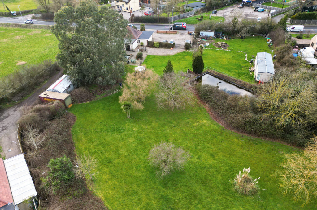 Four Bedroom detached Bungalow sitauted on a plot of 1.7 Acres
