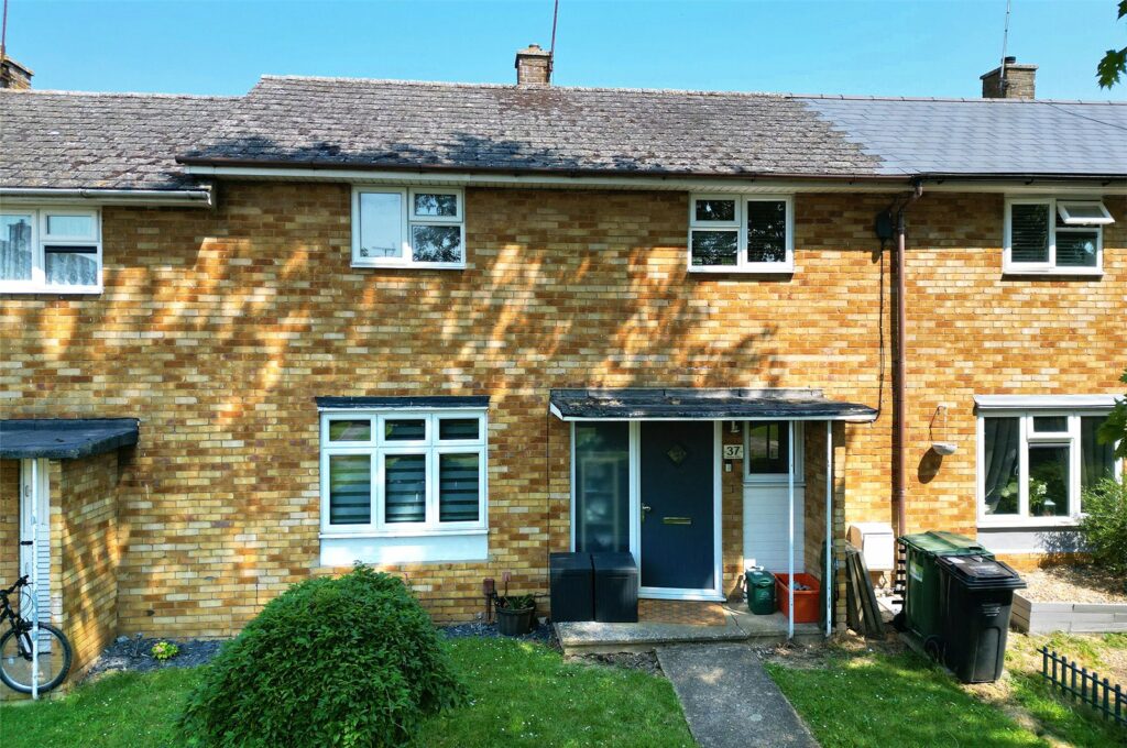 Two bedroom terraced house situated within walking distance of Basildon town centre and mainline railway station