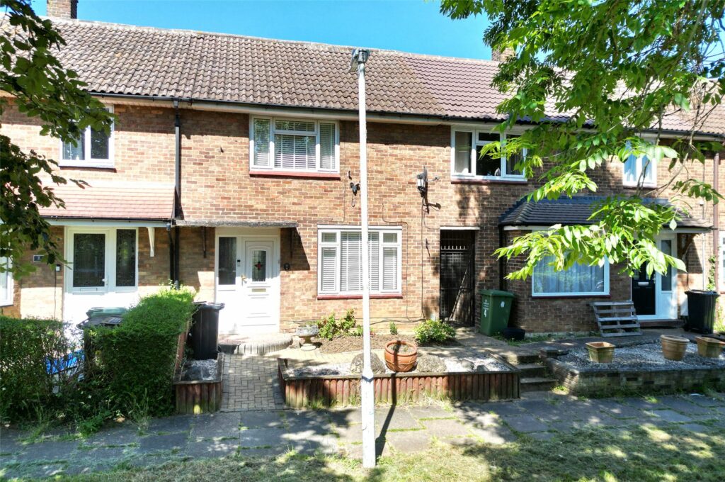Two bedroom terraced house with conservatoty