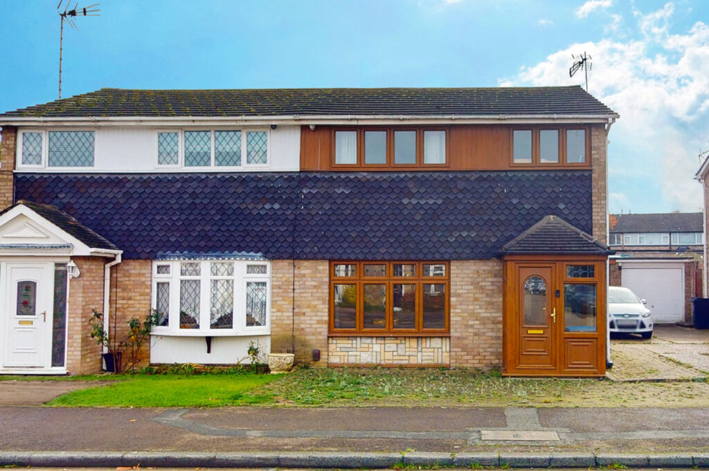 Falstones, Lee Chapel North, Basildon, SS15 5BX