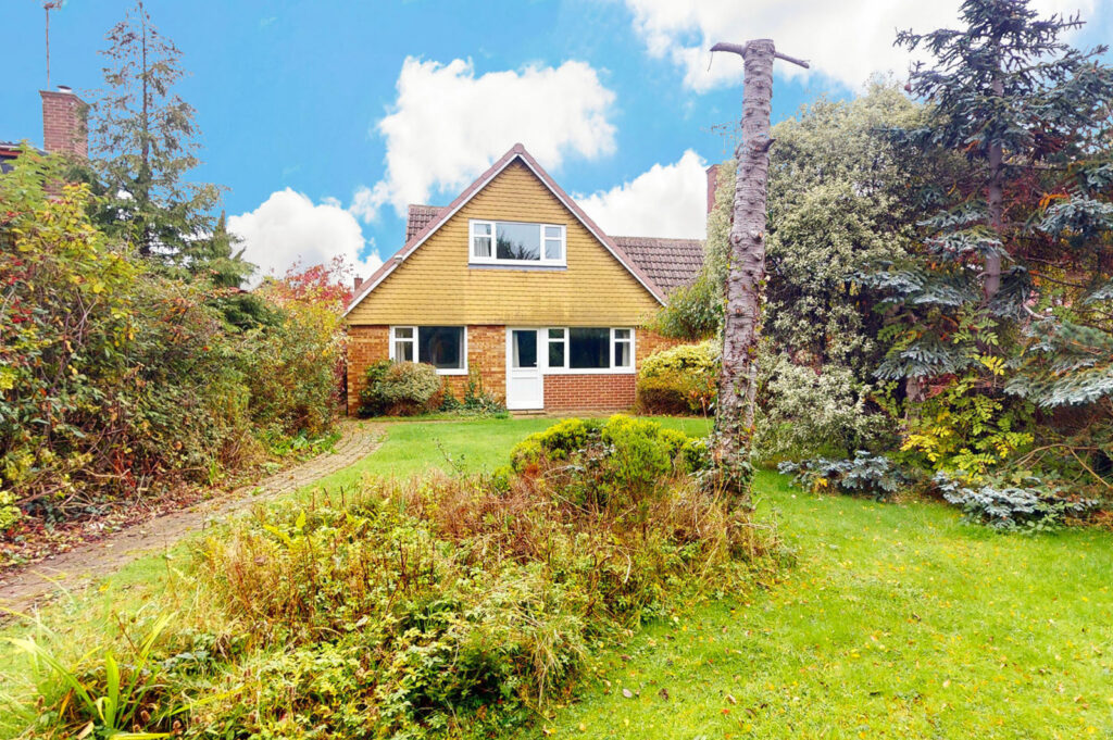 Whiteshott, KINGSWOOD, Basildon, SS16 5HF
