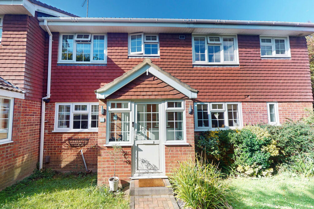 Crouchview Close, Shotgate, Wickford, SS11 8QB