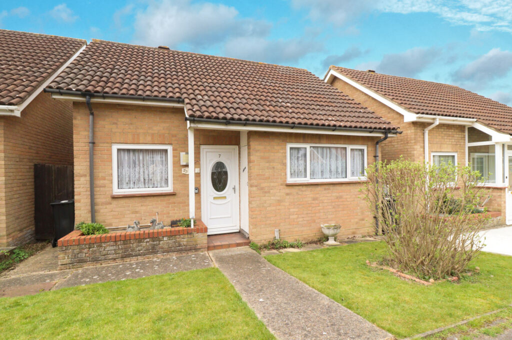 Hoover Drive, Laindon West, Basildon, Essex, SS15 6LF
