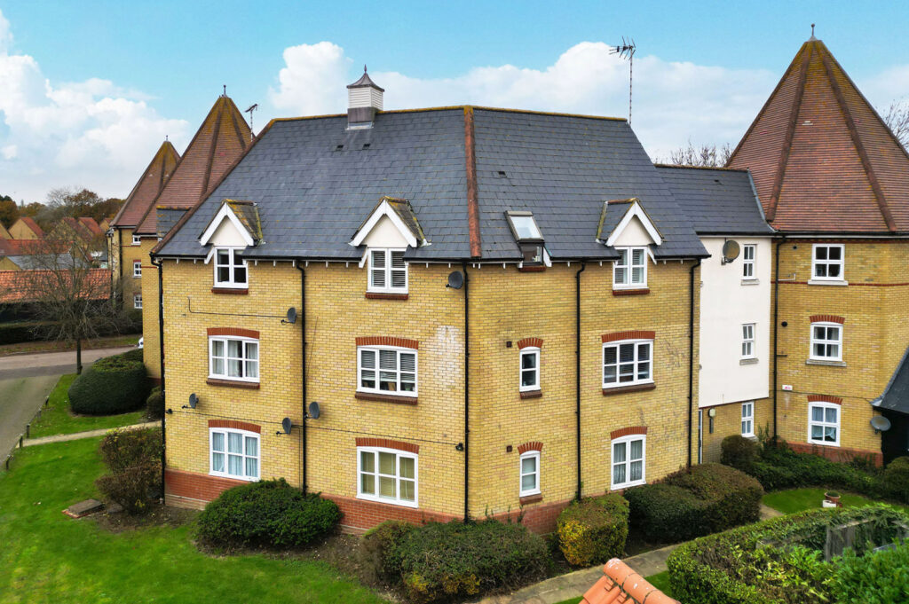Two Bedroom second floor flat with Garage
