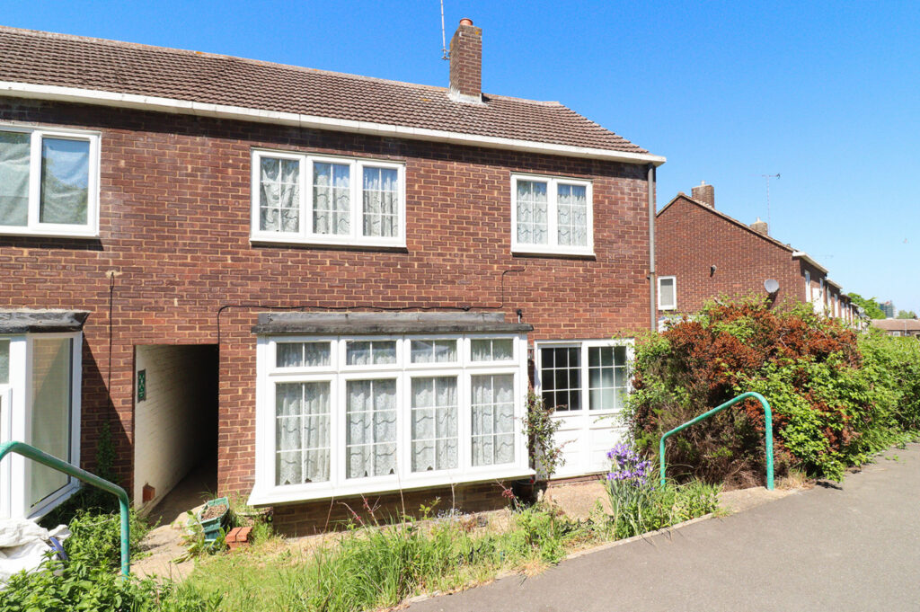 Gobions, KINGSWOOD, Basildon, Essex, SS16 5AY