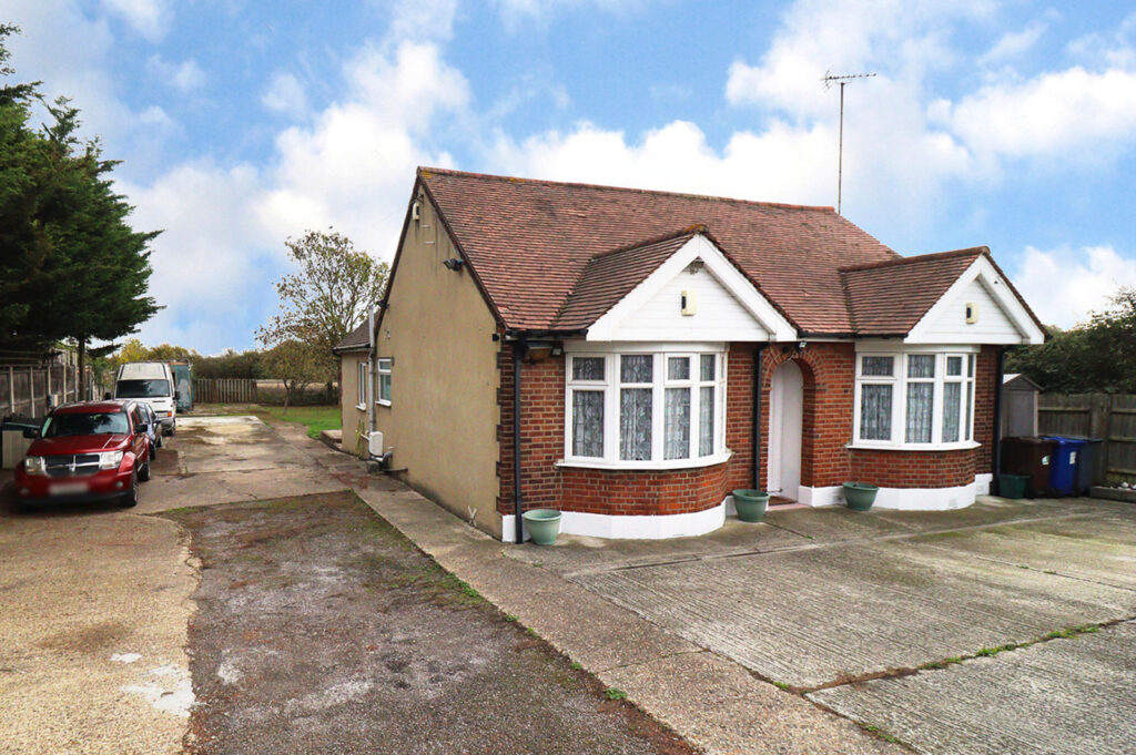 Southend Road, Fobbing, Stanford-le-Hope, Essex, SS17 9HD