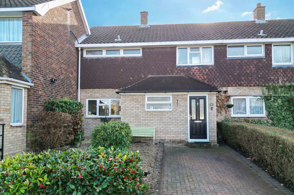 The Knares, LEE CHAPEL SOUTH, Basildon, Essex, SS16 5TD