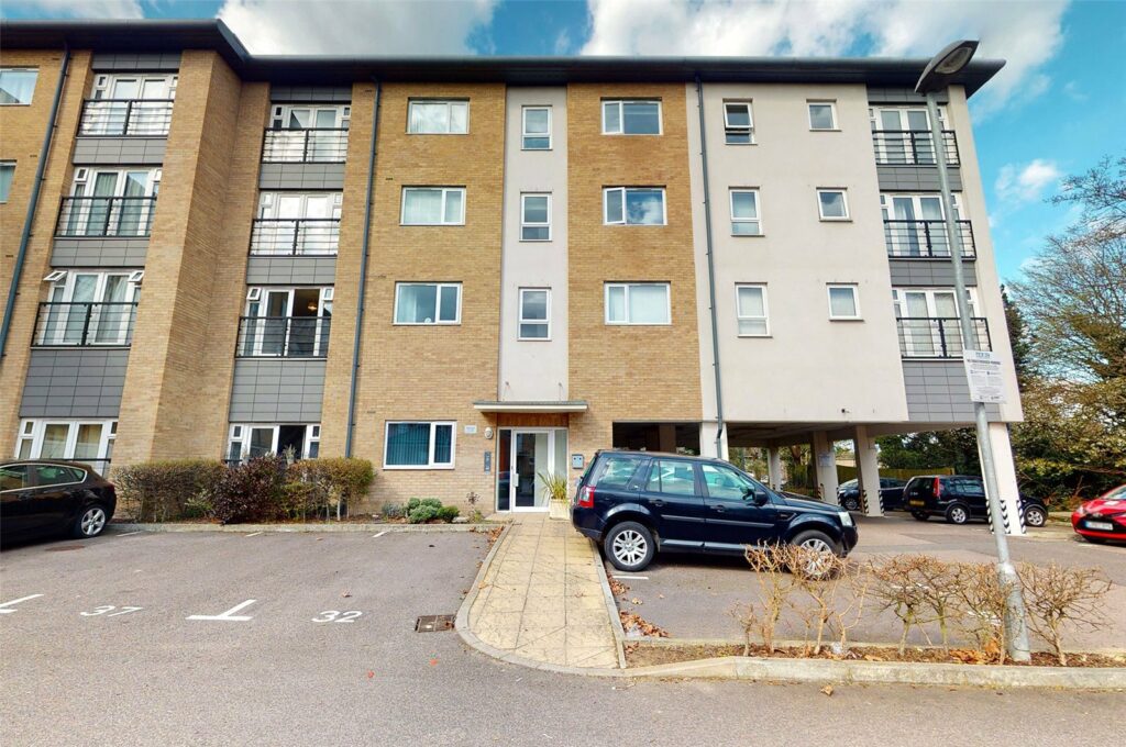 Southernhay Close, Basildon, Essex, SS14 1FN