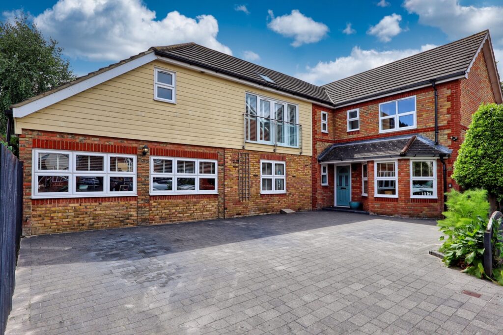 Reeves Close, LANGDON HILLS, Basildon, Essex, SS16 6PD