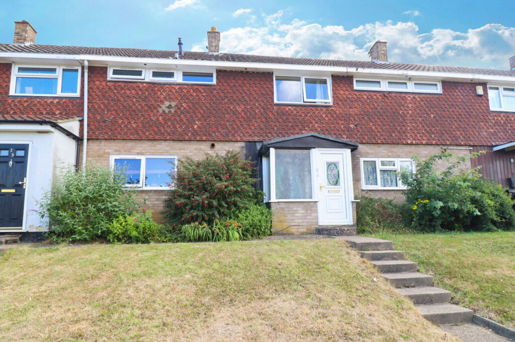 The Knares, LEE CHAPEL SOUTH, Basildon, SS16 5TA