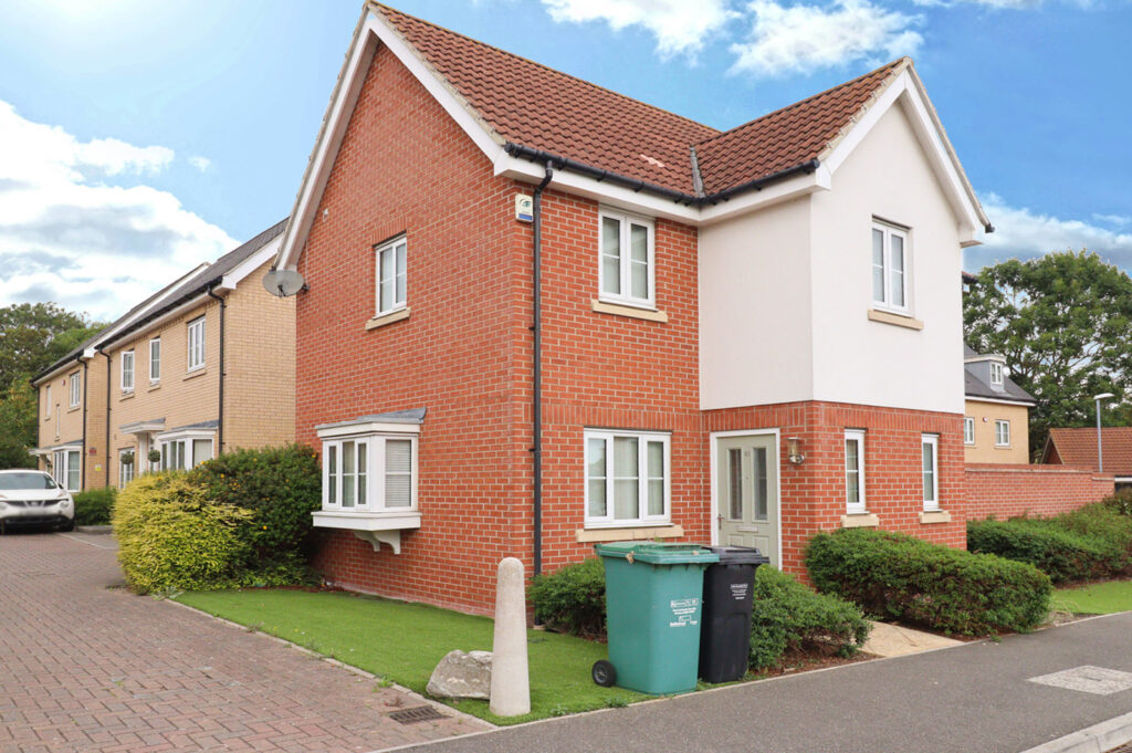 Montague Side, Basildon, Essex, SS14 3GS