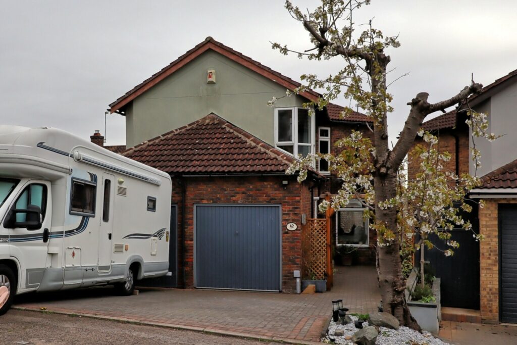 The Vale, Basildon, Essex, SS16 4RL