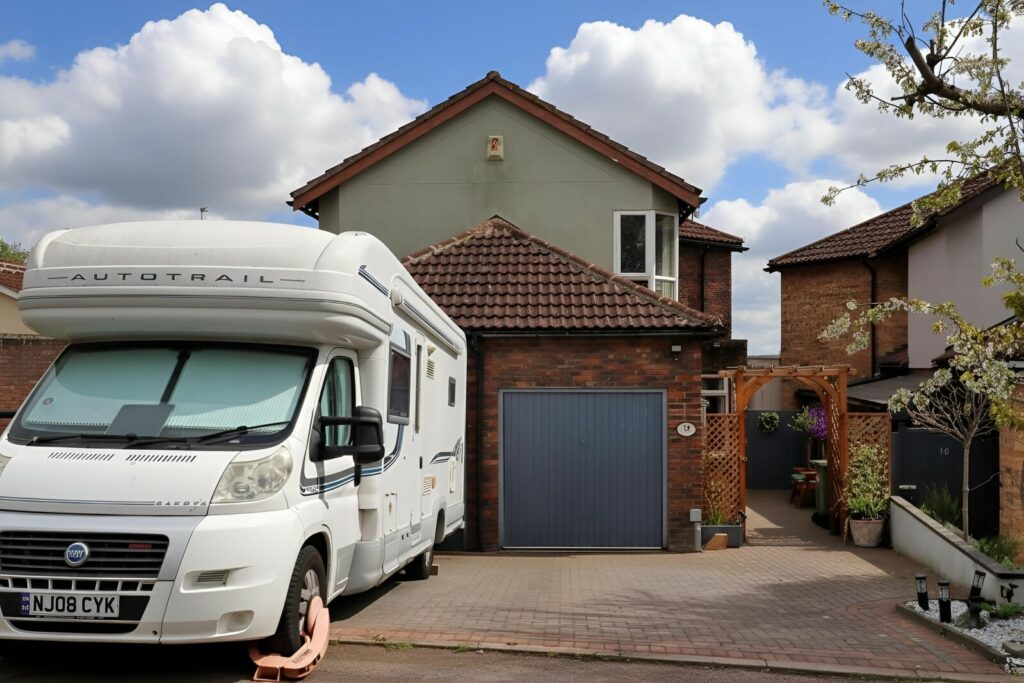 The Vale, Basildon, Essex, SS16 4RL