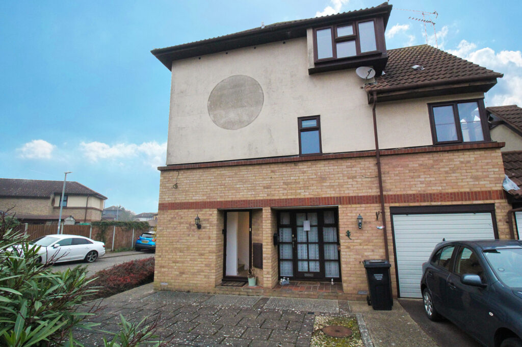 Amersham Avenue, Langdon Hills, Basildon, Essex, SS16 6SJ