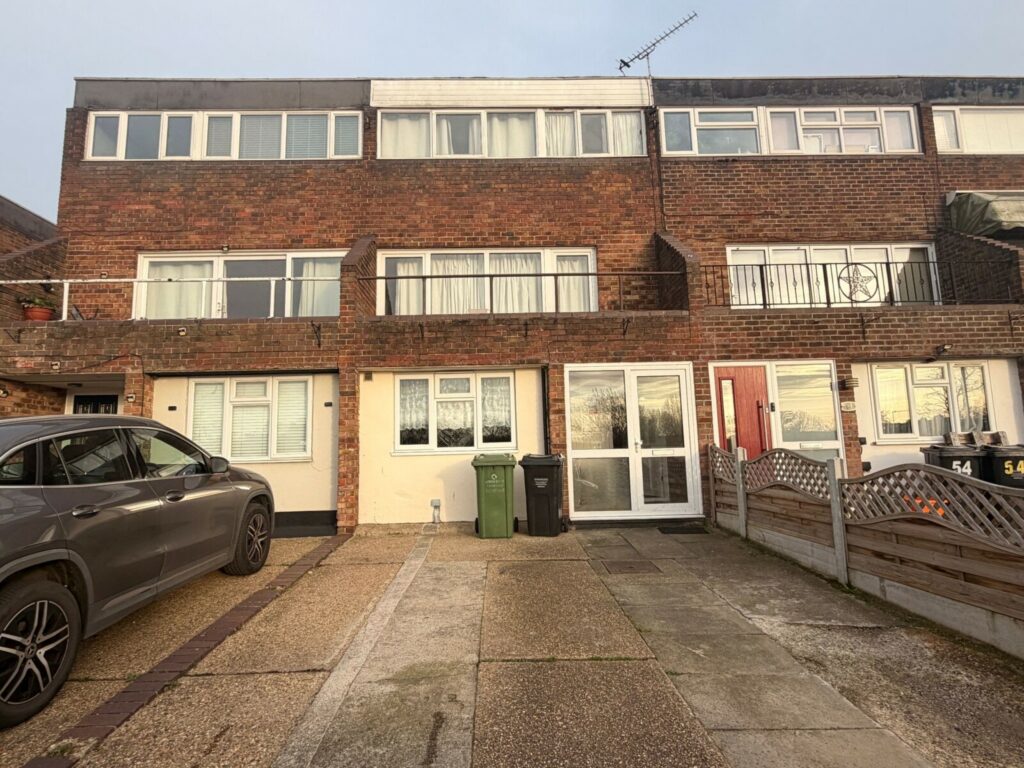 Gun Hill Place, Woodlands, Basildon, Essex, SS16 5UY