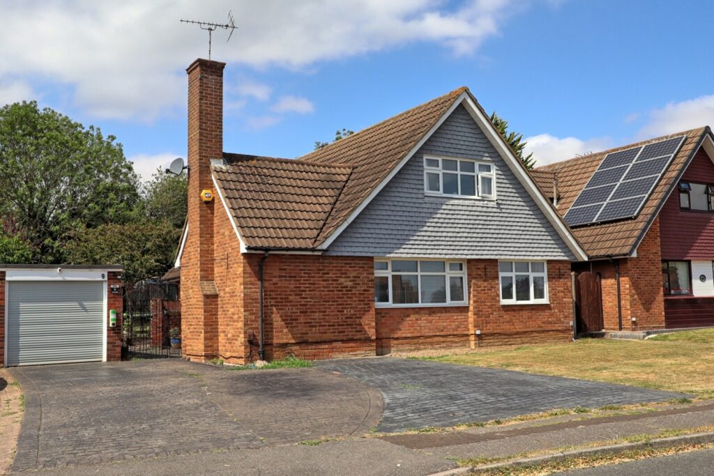 Furrowfelde, KINGSWOOD, Basildon, Essex, SS16 5HB