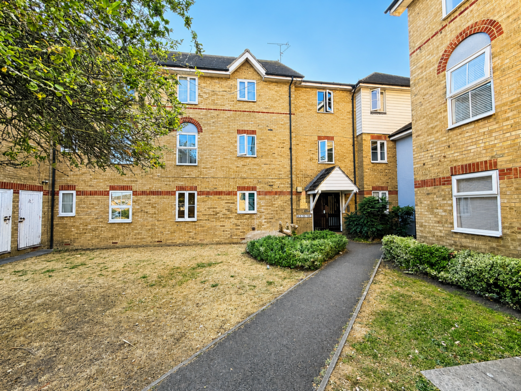 London Road, Benfleet, Essex, SS7 4BY